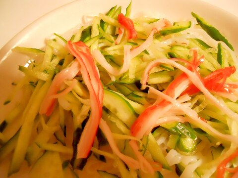 蒟蒻麺で♪　キュウリとカニカマ　冷やしラーメン